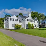 Luxurious Detroit Home - Walk To Golf And Park!