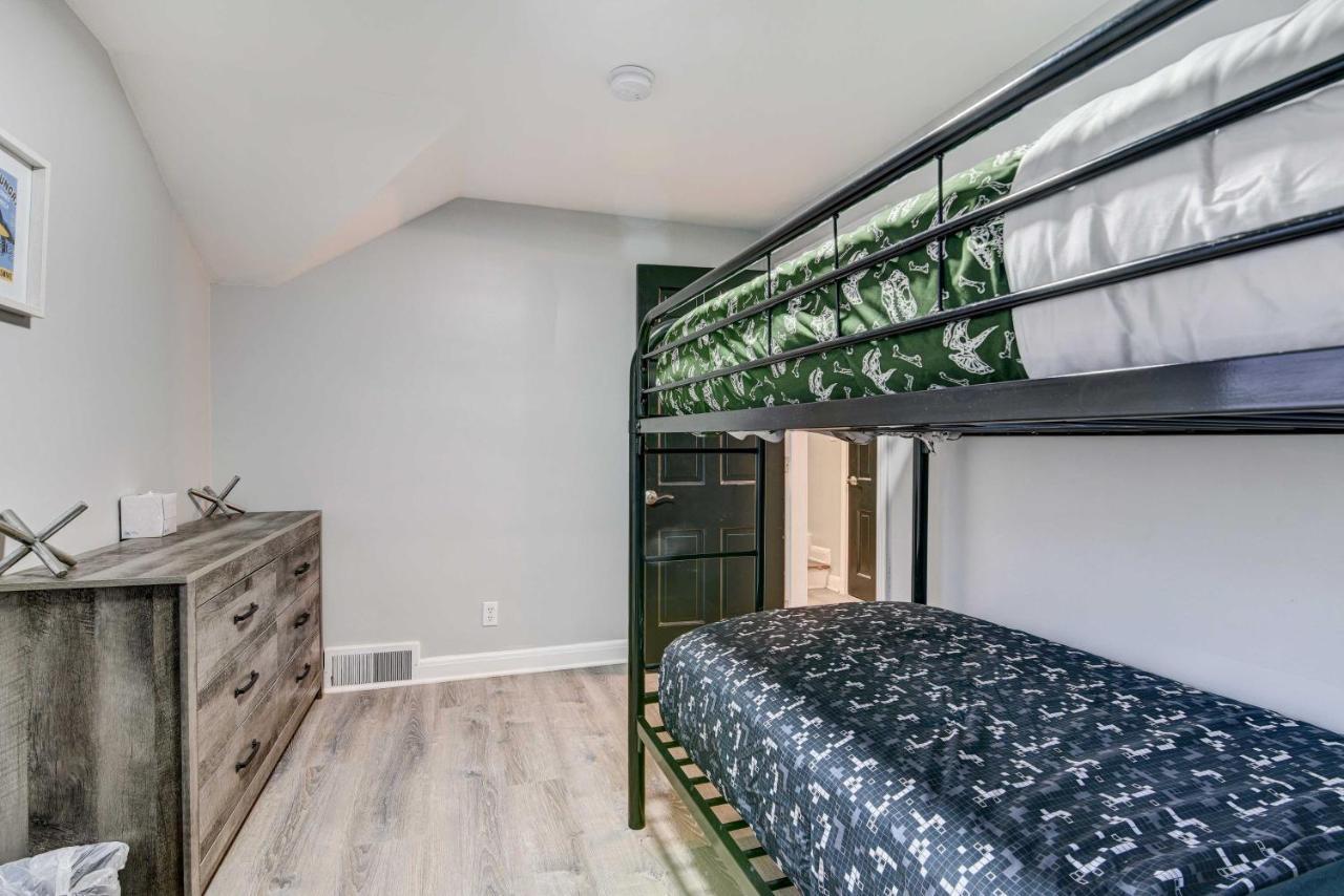 Luxurious - Walk To Golf And Park! Holiday home Detroit