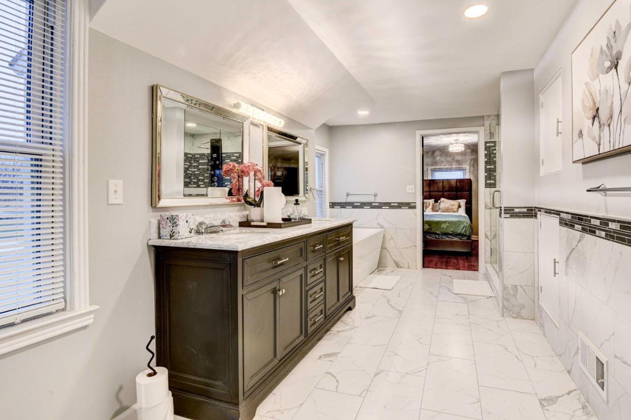 Luxurious - Walk To Golf And Park!