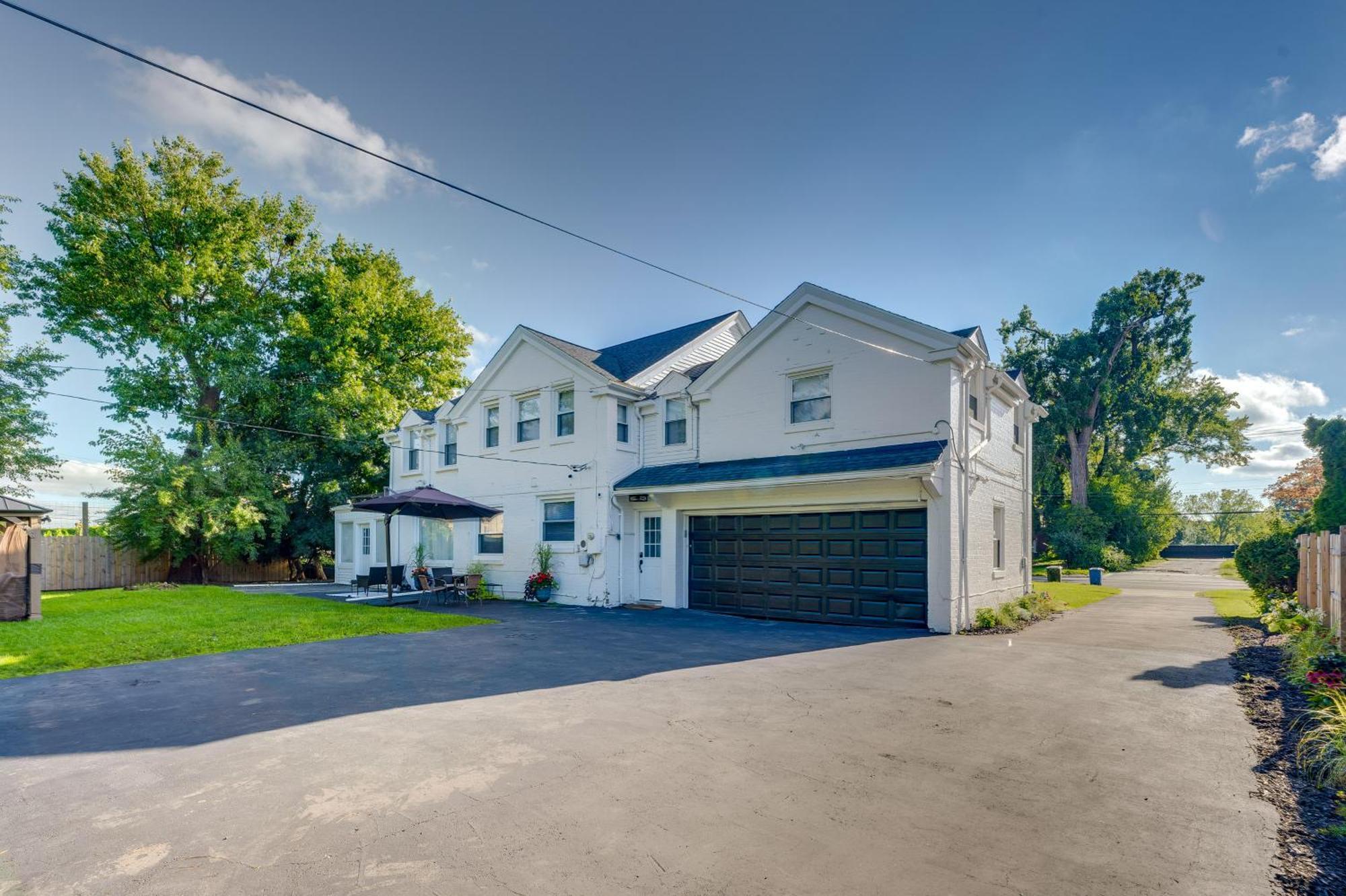 Luxurious - Walk To Golf And Park!