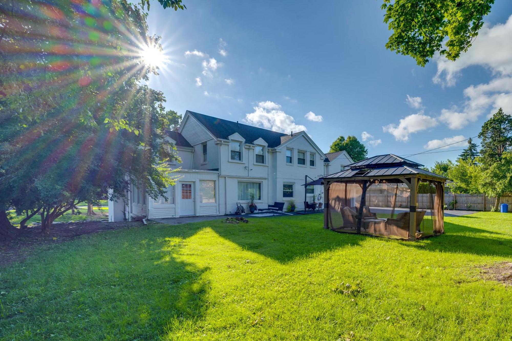 Luxurious - Walk To Golf And Park! *