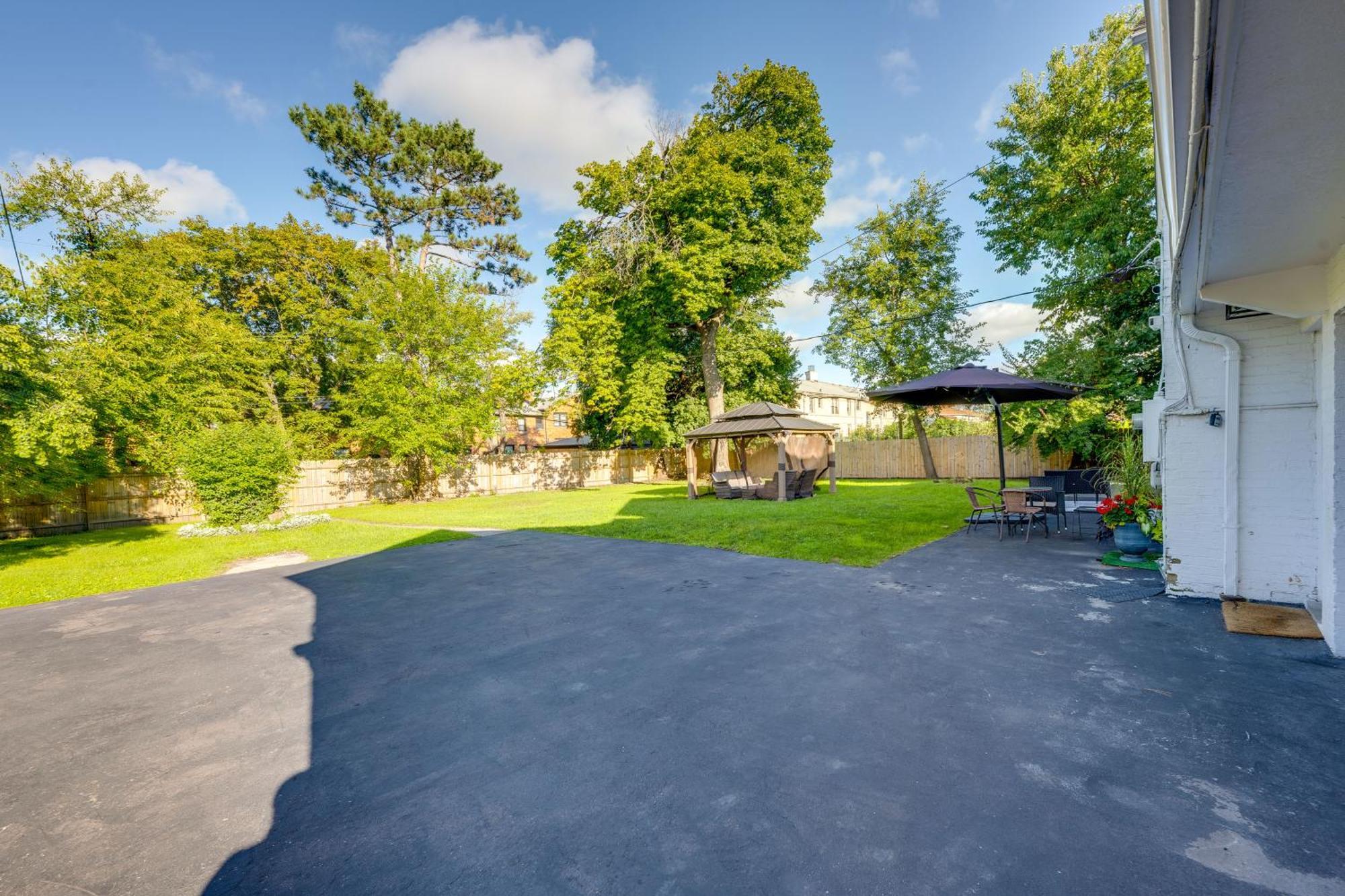 Luxurious - Walk To Golf And Park!