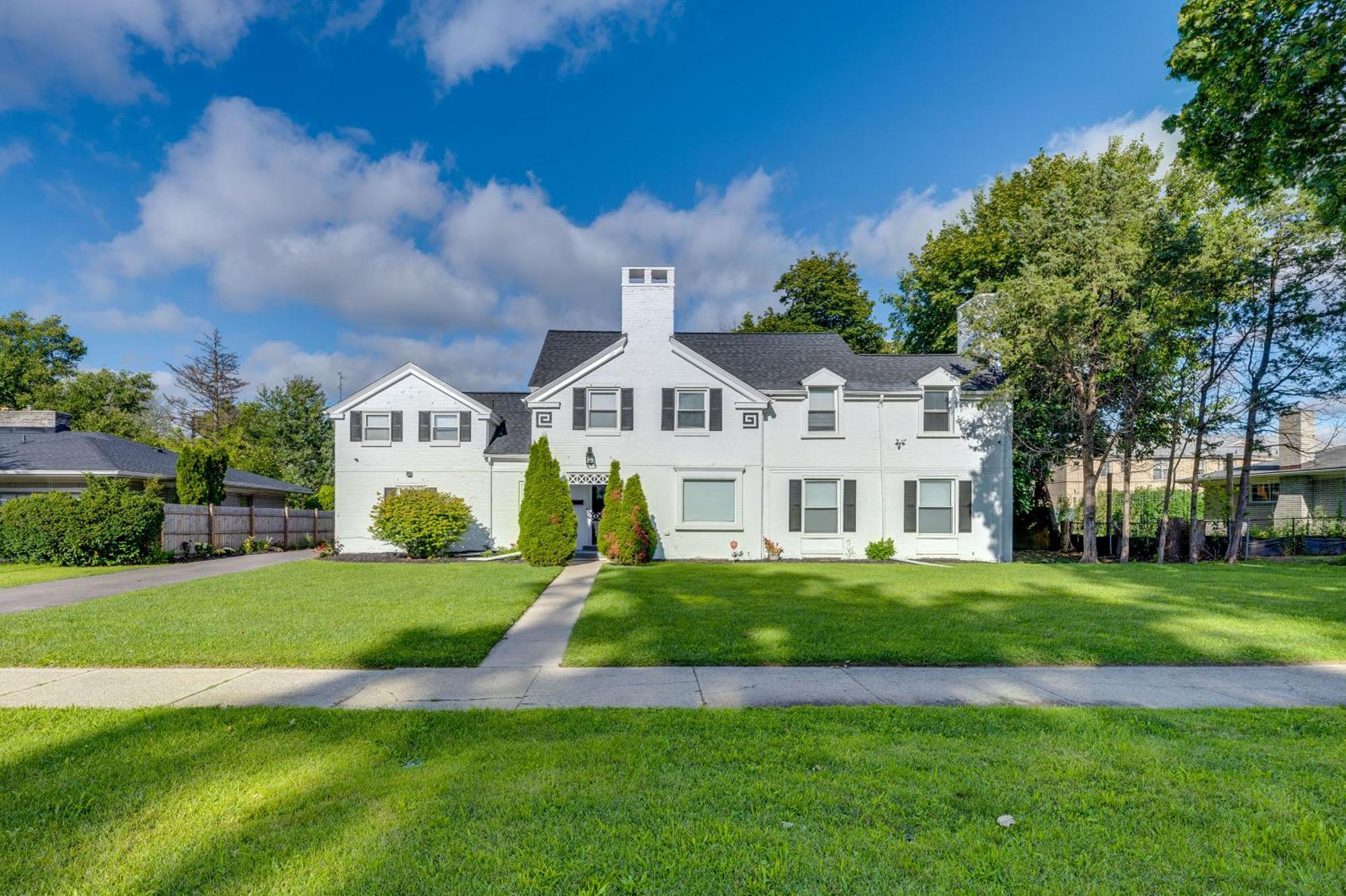 Holiday home Luxurious - Walk To Golf And Park! Detroit