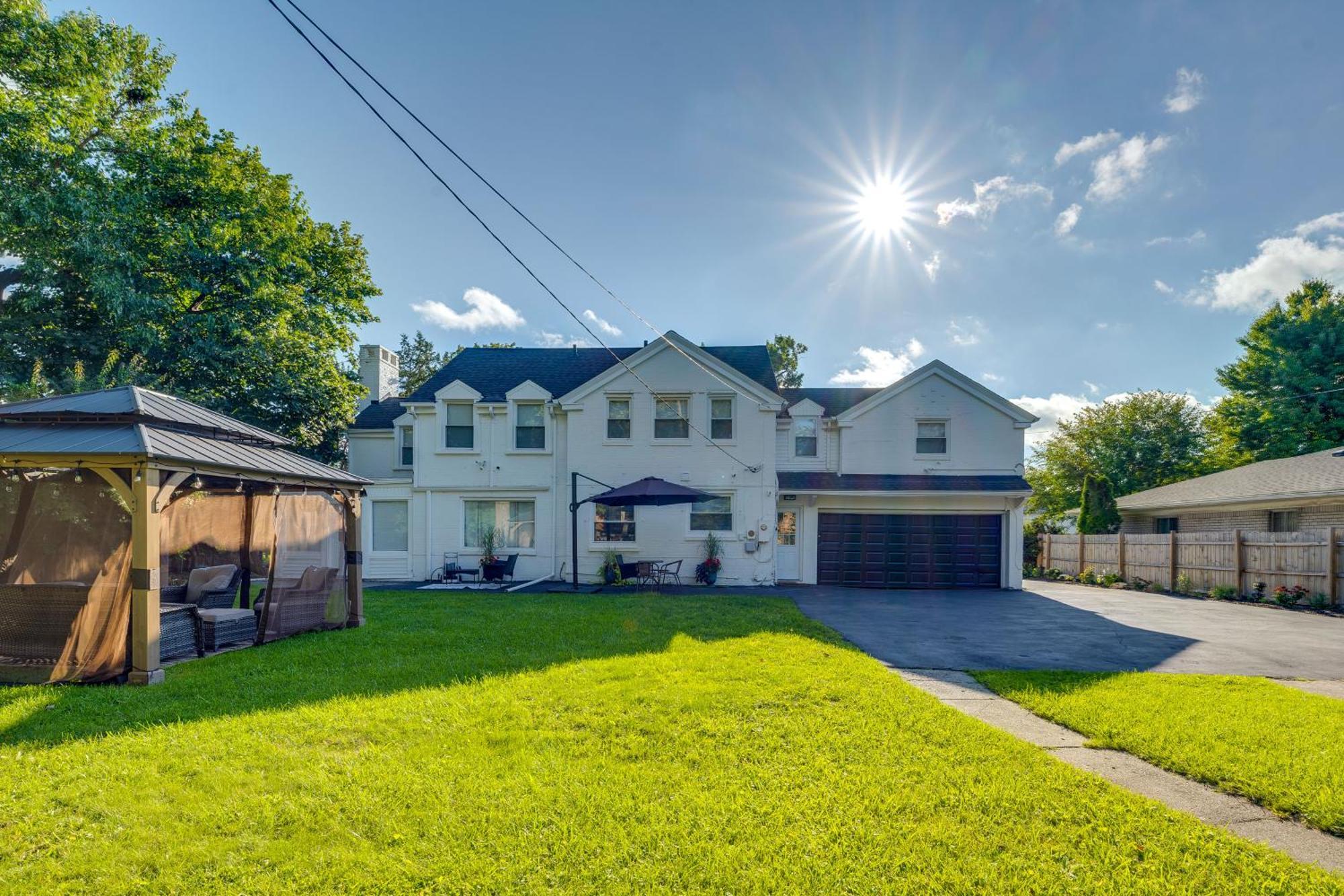 Holiday home Luxurious - Walk To Golf And Park! *